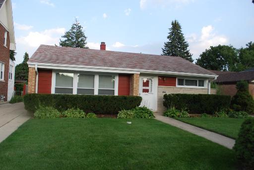 949 W Grant Dr., Des Plaines, IL 60016