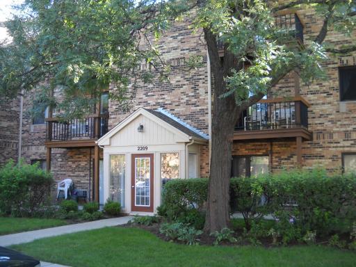 2209 Nichols Rd. #D, Arlington Heights, IL 60004