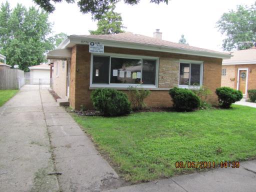 8226 W 44th St., Lyons, IL 60534