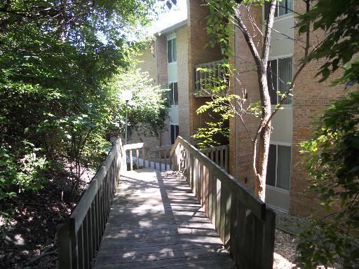 5904 Forest View Rd. #1E, Lisle, IL 60532