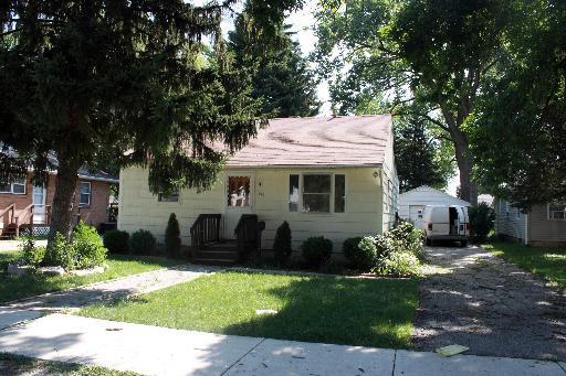 841 Wood St., Aurora, IL 60505