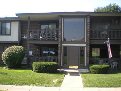 586 Somerset Ln. #7, Crystal Lake, IL 60014