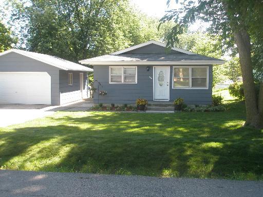 206 Oakleaf Rd., Lake In The Hills, IL 60156