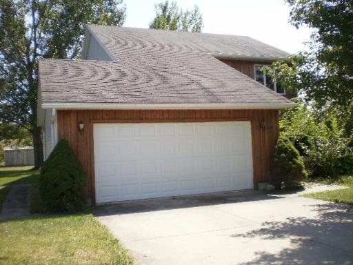 228 Valley View Dr., Seneca, IL 61360