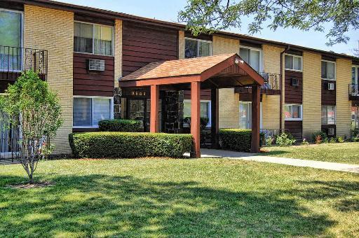 9588 N Terrace Pl. #2L, Des Plaines, IL 60016