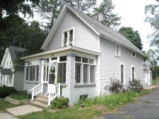 411 Jackson St., East Dundee, IL 60118