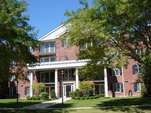 326 Park Ave. #4, Clarendon Hills, IL 60514