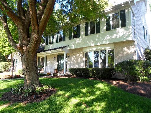 1632 Mirror Lake Dr., Naperville, IL 60563