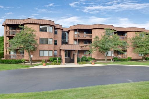 6425 Clarendon Hills Rd. #109, Willowbrook, IL 60527