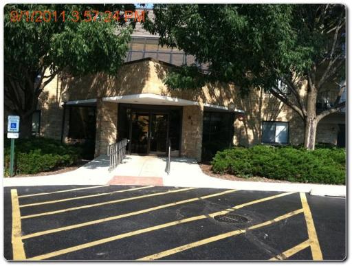 5600 Astor Ln. #315, Rolling Meadows, IL 60008
