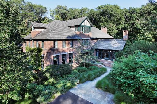 520 Forest Cove Rd., Lake Bluff, IL 60044