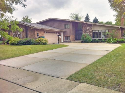 8618 S Harvest Ln., Darien, IL 60561