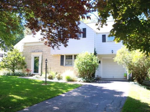 1130 Blackthorn Ln., Northbrook, IL 60062