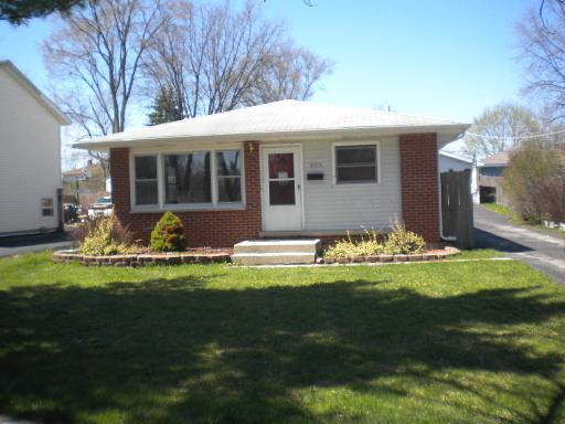 232 N Ridgemoor Ave., Mundelein, IL 60060