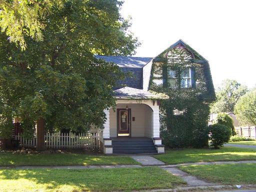 1515 9th Ave., Rockford, IL 61104