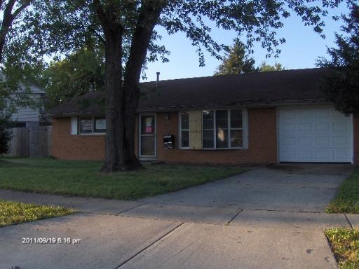 410 Robinhood Dr., Streamwood, IL 60107