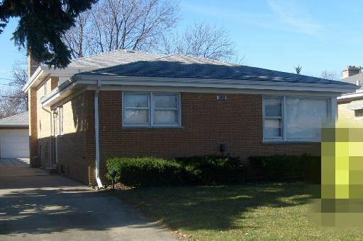 8636 N Merrill St., Niles, IL 60714