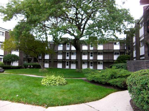 4718 Russett Ln. #103, Skokie, IL 60076