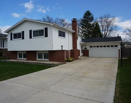 357 Lawn Ave., Des Plaines, IL 60016