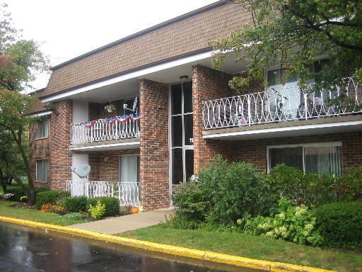 1108 Westover Ln. #2A, Schaumburg, IL 60193