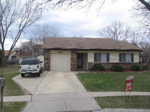 2 Owl Ct., Woodridge, IL 60517