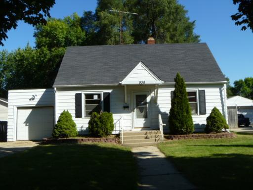 938 Windsor Ave., Aurora, IL 60505