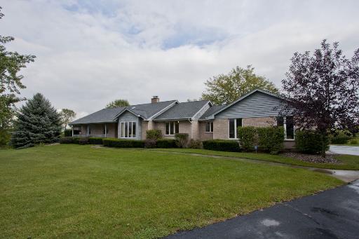 2 W Goldfinch Ct., Hawthorn Woods, IL 60047