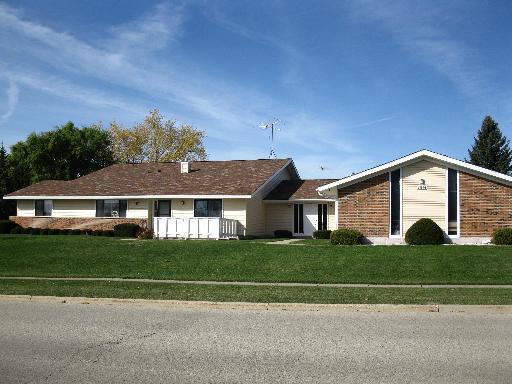 4914 Oakwood Dr. #B, Mchenry, IL 60050