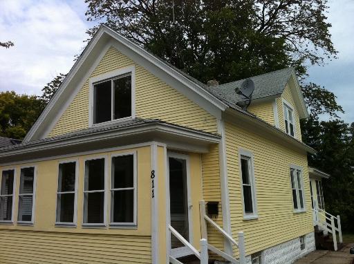 811 Charles St., Aurora, IL 60506