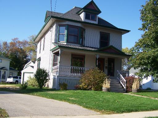 435 Washington St., Woodstock, IL 60098