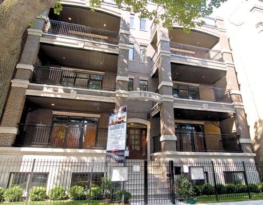 700 W Barry Ave. #3W, Chicago, IL 60657