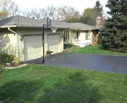 9719 Fox Shores Dr., Algonquin, IL 60102