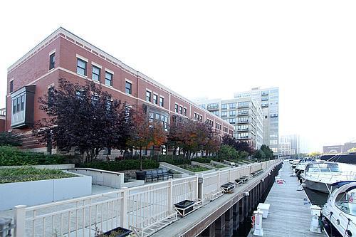 1009 N Riverwalk St., Chicago, IL 60610