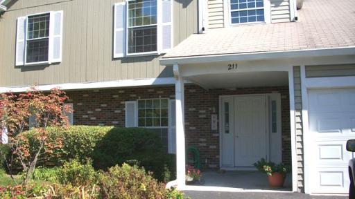211 Hampshire Ct. #201, Naperville, IL 60565