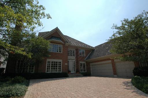 16 Graystone Ln., North Barrington, IL 60010