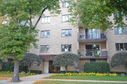 700 Graceland Ave. #303, Des Plaines, IL 60016