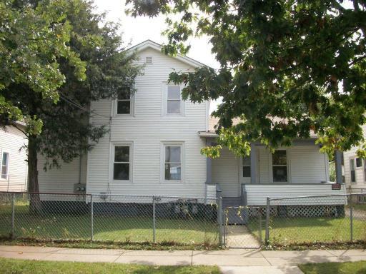 418 Woodlawn Ave., Aurora, IL 60506