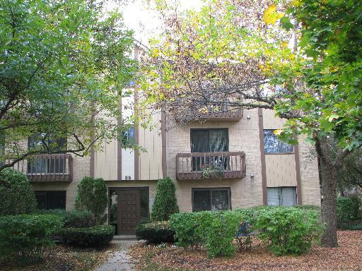 99 Olesen Dr. #1B, Naperville, IL 60540