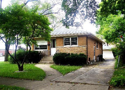 536 Hyde Park Ave., Bellwood, IL 60104