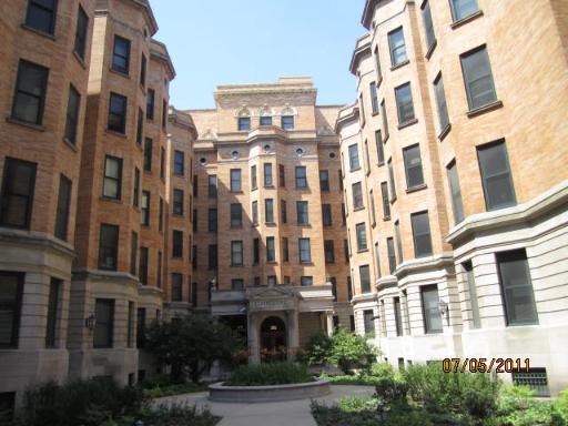550 W Surf Ave. #214, Chicago, IL 60657
