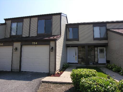 754 Biloxie Ct., Carol Stream, IL 60188