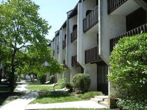 6660 W Woodriver Dr. #108A, Niles, IL 60714