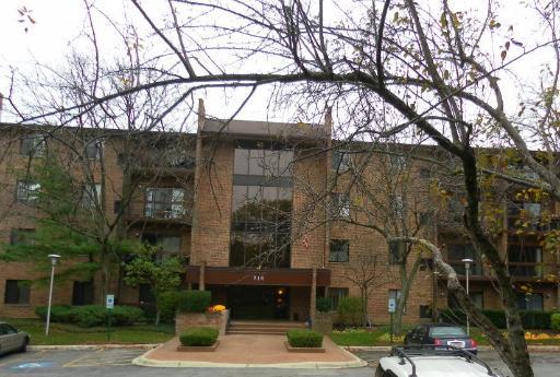 714 Walnut Dr. #402, Darien, IL 60561