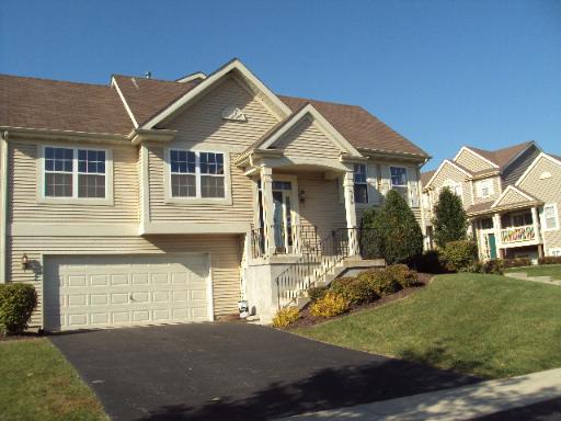 528 Lincoln Station Dr., Oswego, IL 60543