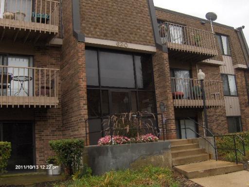 620 Tralee Ct. #1B, Schaumburg, IL 60193