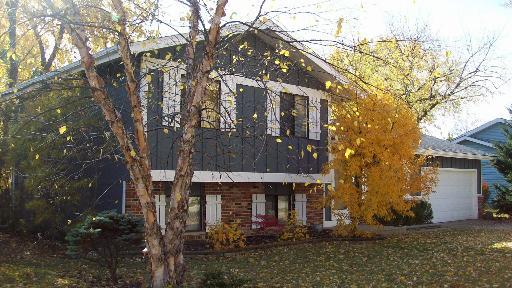 990 Camelot Dr., Crystal Lake, IL 60014