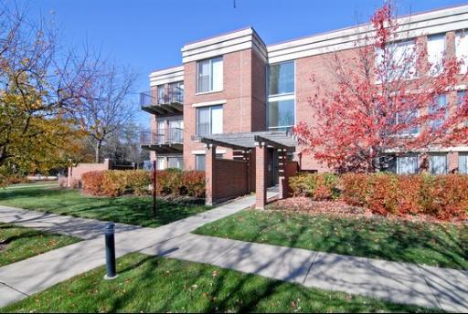 371 Kelburn Rd. #324, Deerfield, IL 60015