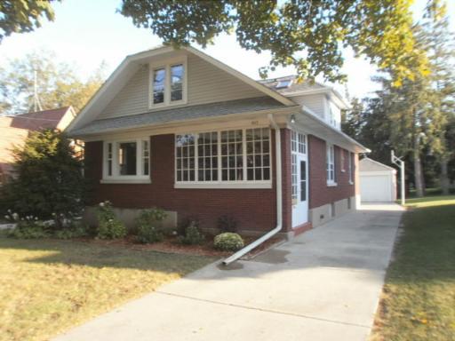 445 Oak St., Elgin, IL 60123