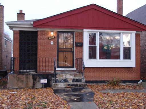 8209 S La Salle St., Chicago, IL 60620