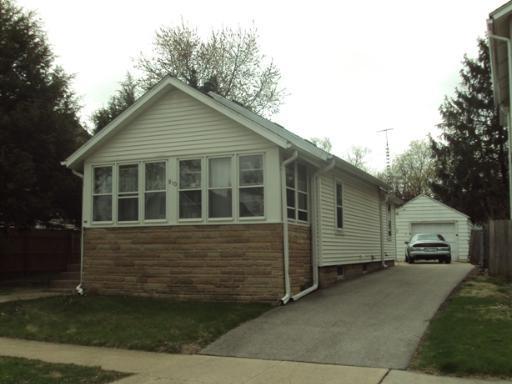 810 Charles St., Aurora, IL 60506